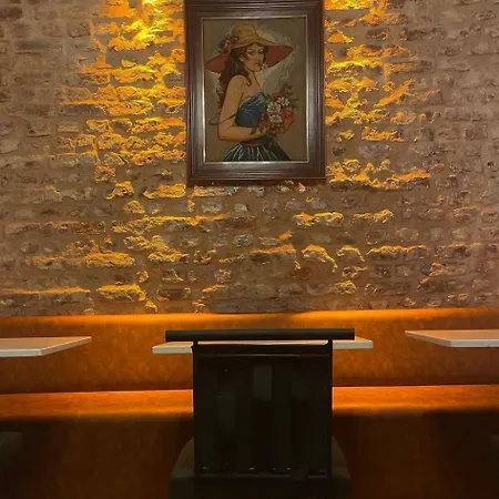 Elegance House 호텔 *